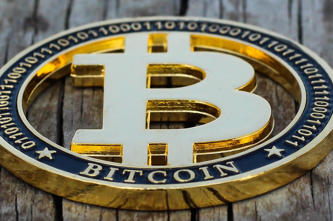 黄金再飙新高！数据：比特币通常在100~150天内跟进拉涨